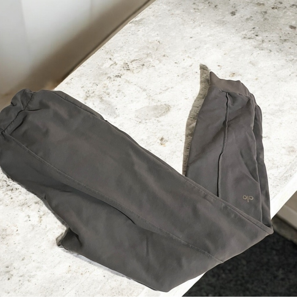 Small women’s ALO yoga pants